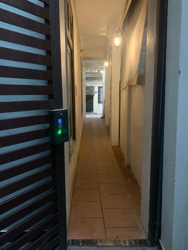 a hallway with a green light on the side of a building at Căn hộ đầy đủ tiện nghi tại Vũ Miên Tây Hồ in Hanoi