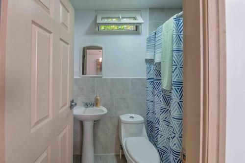 a bathroom with a toilet and a sink at Cozy Beach Villa at The Shores 5 minutes from the beach in West End