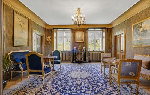Χώρος καθιστικού στο Awesome Apartment In Humble With Wifi
