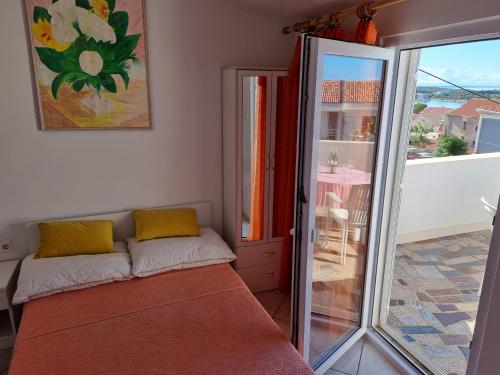 Postel nebo postele na pokoji v ubytování Apartments Ana
