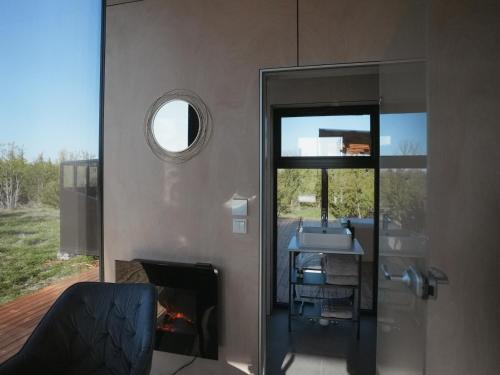 a small room with a table and a window at Juniper Minivilla Jacuzzi & Sauna in Söderby