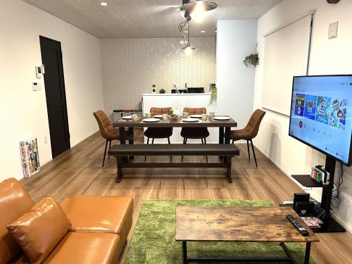 Μια τηλεόραση ή/και κέντρο ψυχαγωγίας στο Nao's House USJ 3 New open 一軒家貸切