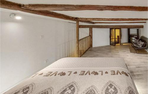 a bedroom with a bed in a room at Gorgeous Apartment In Saint-Bonnet-Le-Châtea in Saint-Bonnet-le-Château