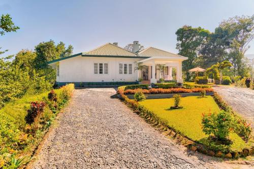 Taman di luar Mandira Dickoya by HPL