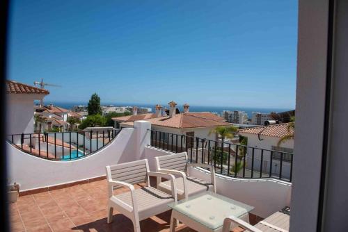 Balkoni atau teres di cosy villa with private pool