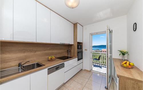 Lovely Apartment In Kastel Sucurac With Wifi