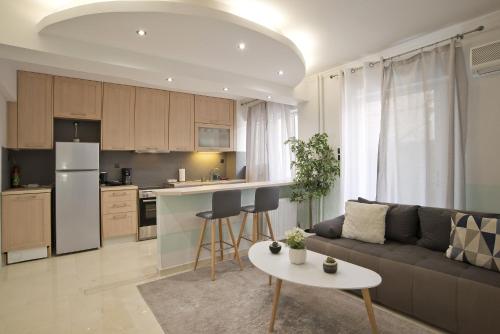 Blue Dream Modern Piraeus Apt, Walk to Beach