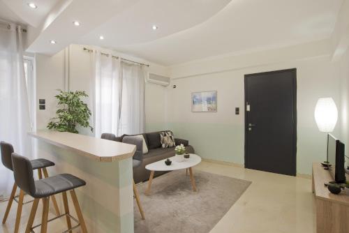 Blue Dream Modern Piraeus Apt, Walk to Beach