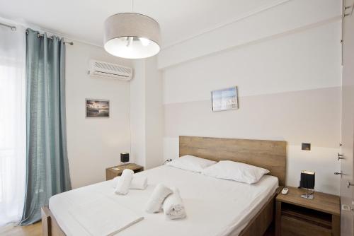 Blue Dream Modern Piraeus Apt, Walk to Beach