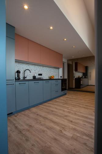 Foto M8 Stylish One-Bedroom Apartment 4