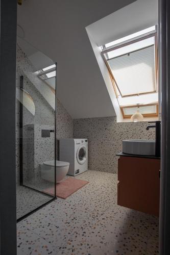 Foto M8 Stylish One-Bedroom Apartment 3