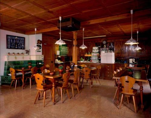 Lounge nebo bar v ubytování Gasthaus zum Kreuz