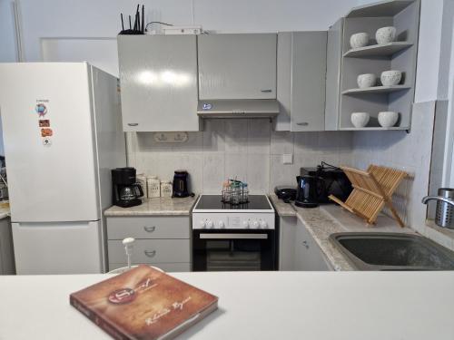 Una cocina o cocineta en Korinthian sea view