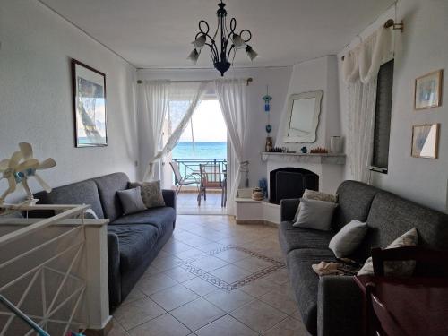 Un lugar para sentarse en Korinthian sea view