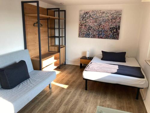 a bedroom with a bed and a chair in it at Ferienwohnung & Monteurunterkunft "Mainbogen-Blick" in Grettstadt