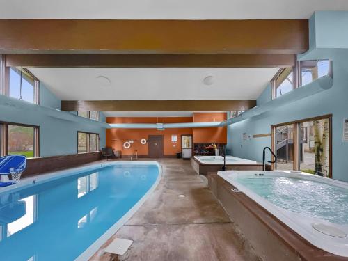 F108 Lake Cliffe Condo – Photos 2