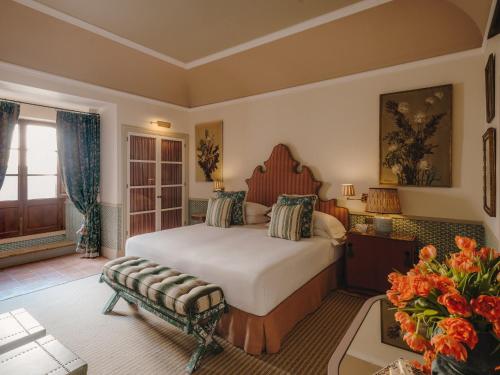 Ένα ή περισσότερα κρεβάτια σε δωμάτιο στο Grand Hotel Son Net