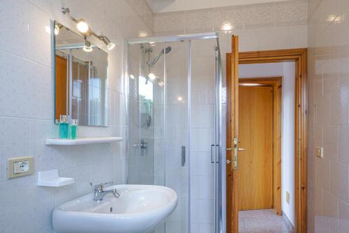 a bathroom with a sink and a shower at Aethalia - a 300mt dal mare in Marina di Campo