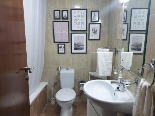 Koupelna v ubytování Cosy 2 Bedroom Apartment - Jumeirah Lake Towers