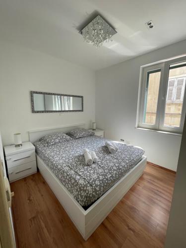 Apartment “Jelin dvor” 3+2, Bacvice, Split
