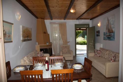 Гостиная зона в Irini's Traditional Kefalonian House