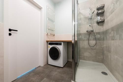 a washing machine in a bathroom with a shower at Luxury In City -9- Atlas Arena in Łódź