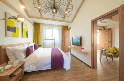 Una cama o camas en una habitación de WuZhen Dream Hotel