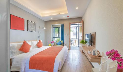 Una cama o camas en una habitación de WuZhen Dream Hotel