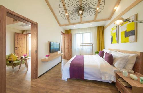 Una cama o camas en una habitación de WuZhen Dream Hotel