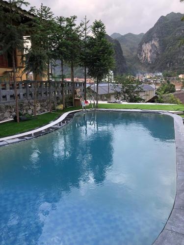 a large swimming pool with blue water at Dong Van B&B in Dồng Văn