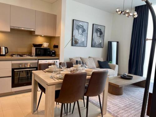 Fotografie z fotogalerie ubytování Dar Vacation - Cozy & Stylish 1BDR Apartment v Dubaji