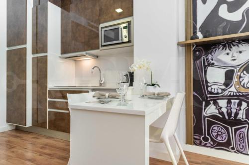 Paloma & Claude Suite Picasso-Inspired REMS