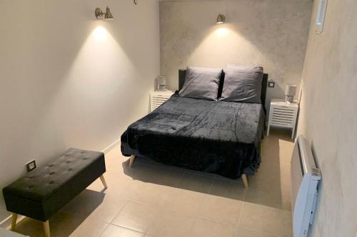 Ліжко або ліжка в номері Charming apartment - near Paris