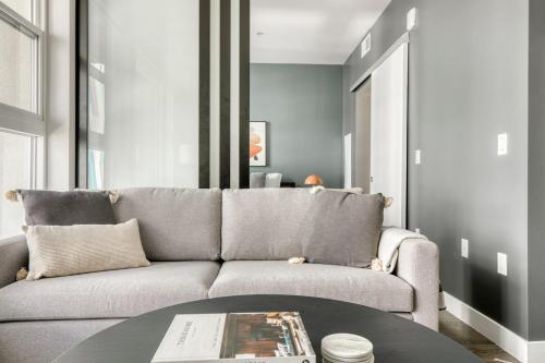Hollywood 1br w pool gym nr Santa Monica Blvd LAX-903