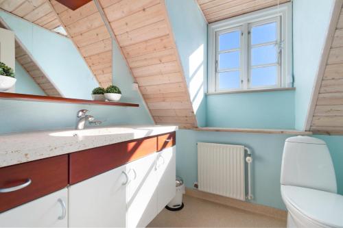 Fotografie z fotogalerie ubytování Unique Holiday Home Located On Norgesvej 8 v destinaci Løkken
