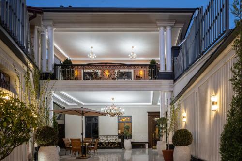 Bangunan di mana terletaknya hotel