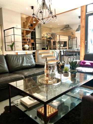 Χώρος καθιστικού στο Magnifique LOFT Appartement Chalet Climatisé Buttes Chaumont