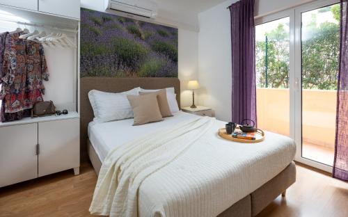 Photo de la galerie de l'établissement Apartments Sunny Elza, à Hvar