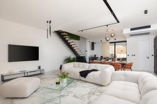 Luxury Villa Ander with Pool – Photos 3