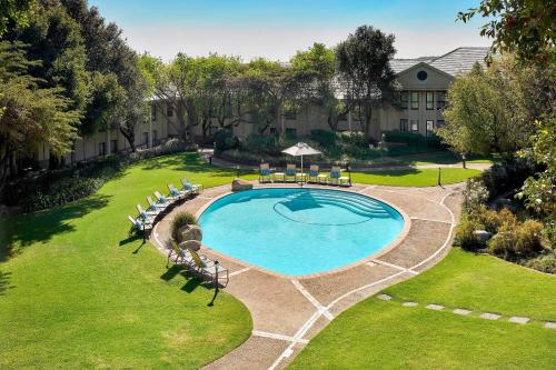 Bazén v ubytování Protea Hotel by Marriott Midrand nebo v jeho okolí