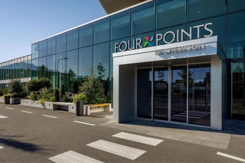 una vista frontal de un edificio de cuatro puntos en Four Points by Sheraton Panoramahaus Dornbirn en Dornbirn