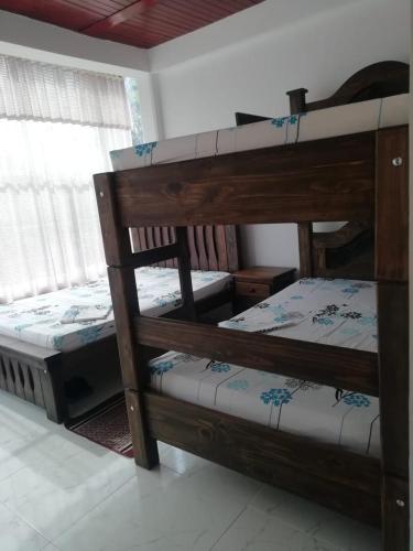 two bunk beds in a room with a window at Finca El Duero in Guamal