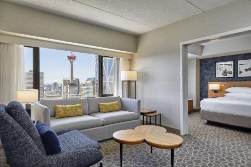 A seating area at Delta Hotels by Marriott Calgary Downtown