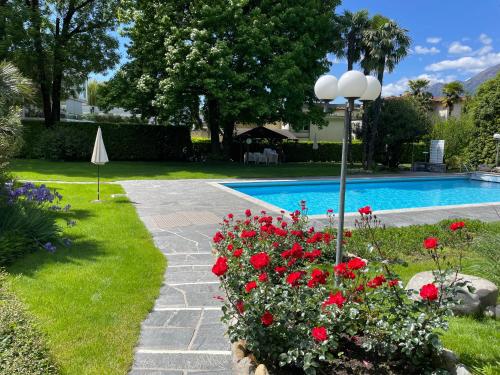 Piscine de l'établissement Ascona: Sabrina Apt. 237 ou située à proximité