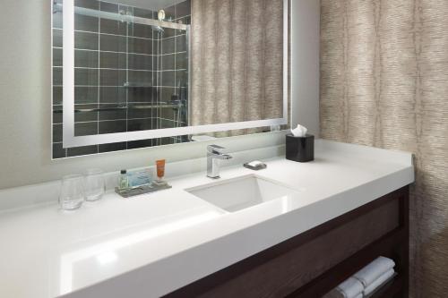 Ένα μπάνιο στο Chattanooga Marriott Downtown