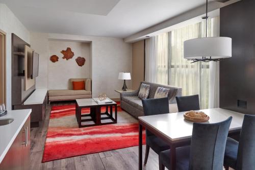 Χώρος καθιστικού στο Chattanooga Marriott Downtown