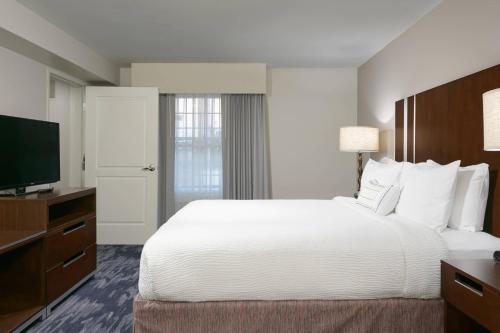 เตียงในห้องที่ Fairfield Inn & Suites San Diego Old Town