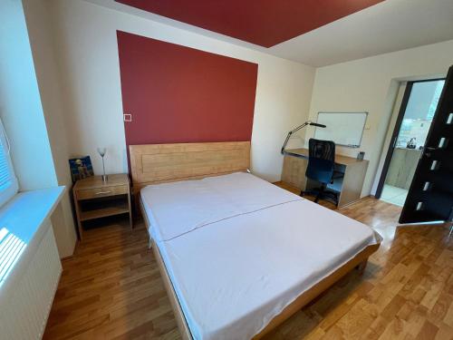 Un pat sau paturi într-o cameră la Apartman Bibi-D