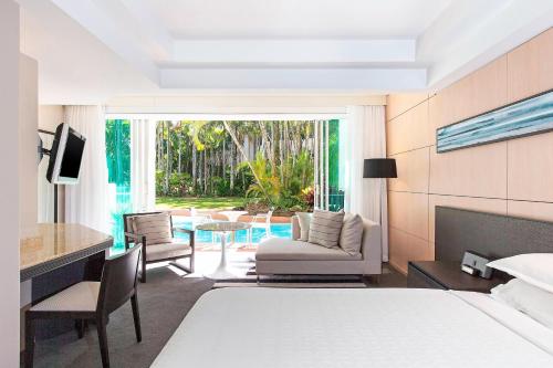 Postel nebo postele na pokoji v ubytování Sheraton Grand Mirage Resort Gold Coast