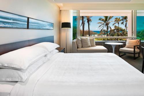 Postel nebo postele na pokoji v ubytování Sheraton Grand Mirage Resort Gold Coast